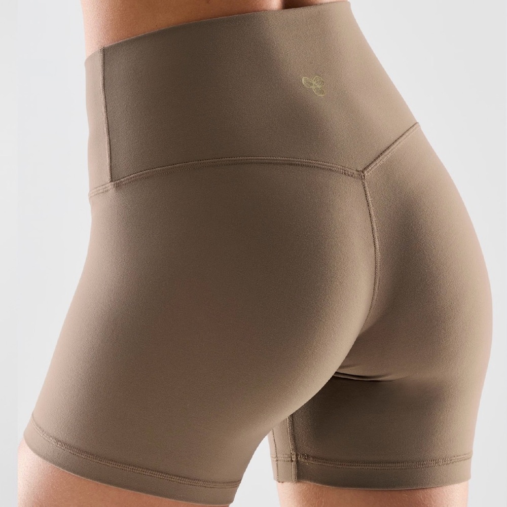 TNA Butter cheeky infinite hi rise Biker Shorts taupe S Aritzia